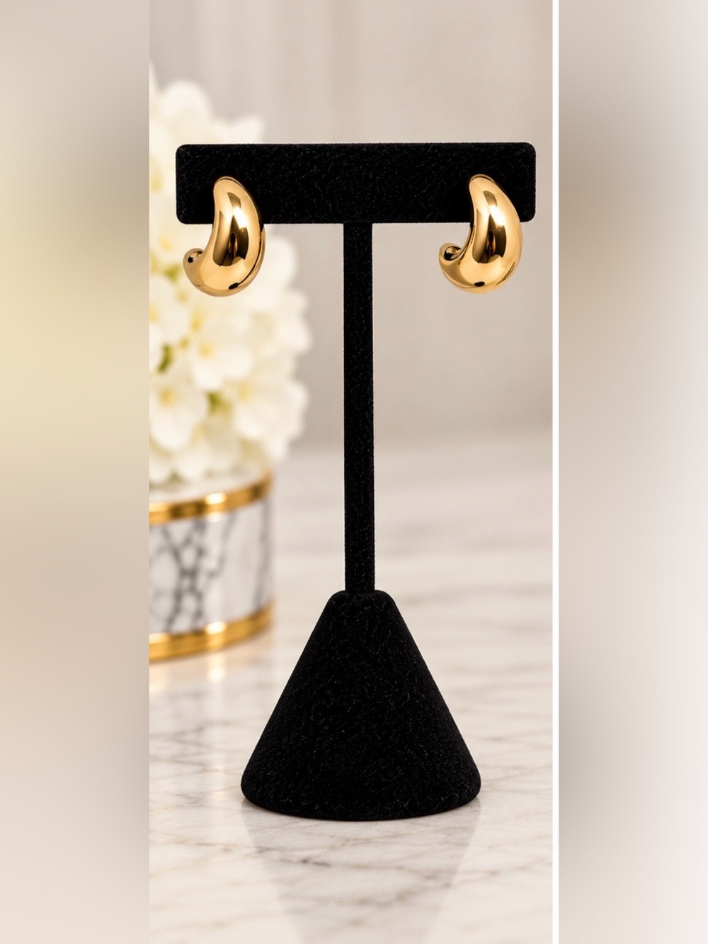 Tesoro Milano Petite Polished Gold Sculptural Crescent Earrings